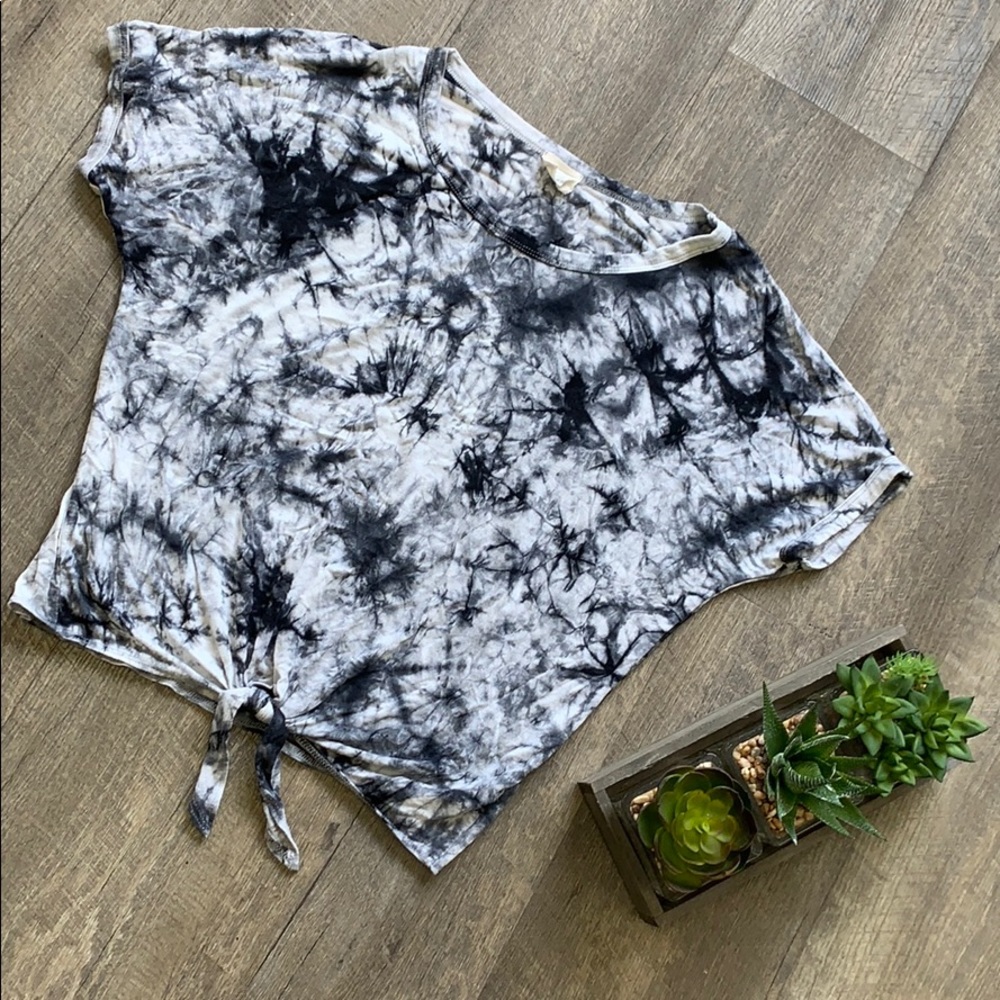 Tie Dye Front Tie Tee - size medium